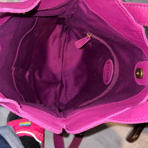 Fossil  Shoulder/ Crossbody bag Gen leather   Gorgeous raspberry  fold over flap - Picture 16 of 17